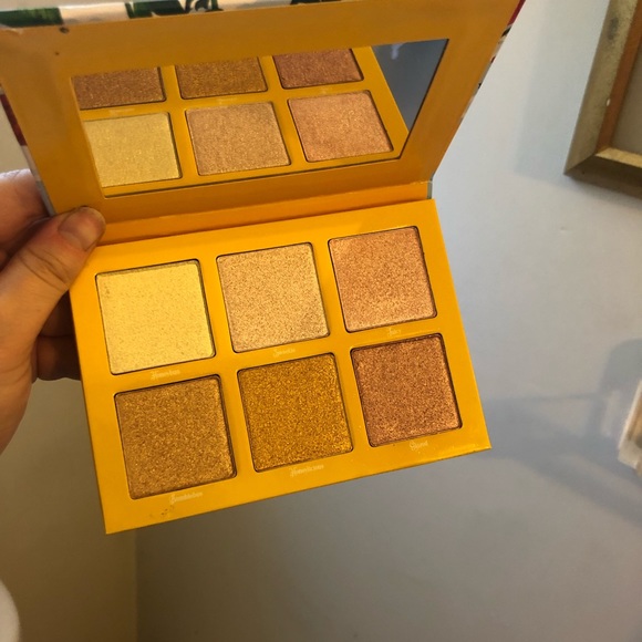 Bombshell Cosmetics Bee Sweet Highlighter Palette - Picture 2 of 2